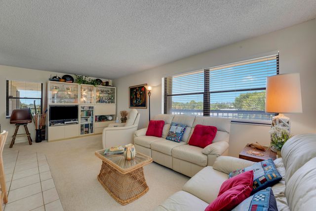 372 Golfview Road 403, North Palm Beach, FL 33408