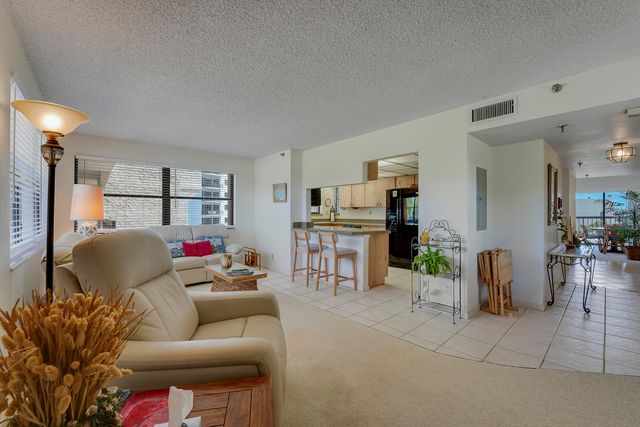 372 Golfview Road 403, North Palm Beach, FL 33408