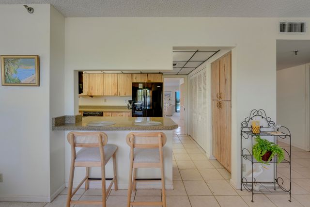 372 Golfview Road 403, North Palm Beach, FL 33408