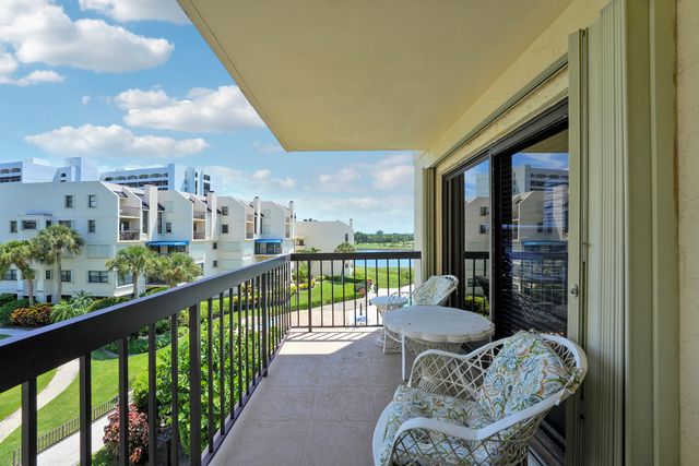 372 Golfview Road 403, North Palm Beach, FL 33408