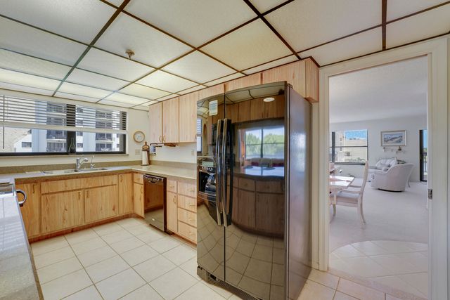 372 Golfview Road 403, North Palm Beach, FL 33408