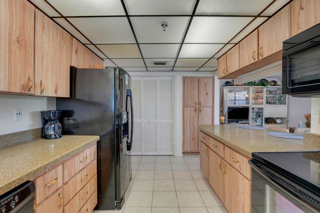 372 Golfview Road 403, North Palm Beach, FL 33408