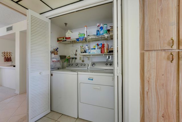 372 Golfview Road 403, North Palm Beach, FL 33408