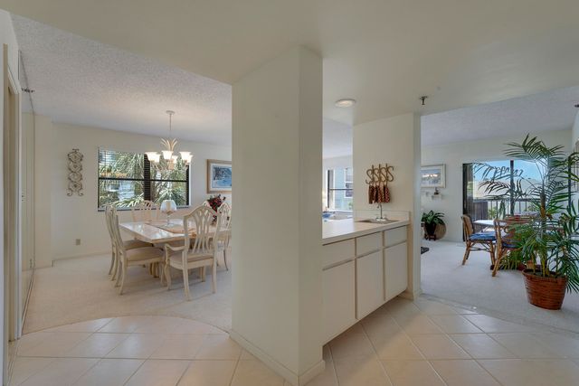 372 Golfview Road 403, North Palm Beach, FL 33408