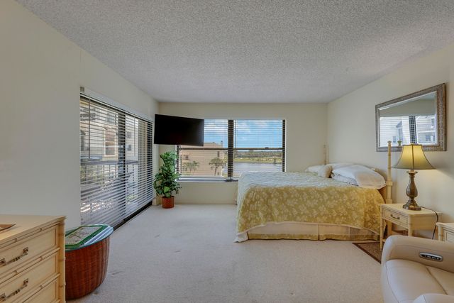 372 Golfview Road 403, North Palm Beach, FL 33408