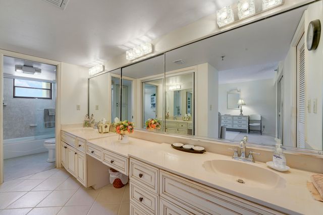 372 Golfview Road 403, North Palm Beach, FL 33408