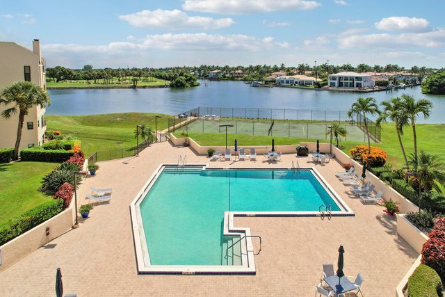 372 Golfview Road 403, North Palm Beach, FL 33408