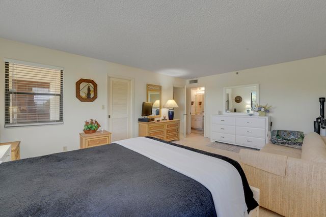 372 Golfview Road 403, North Palm Beach, FL 33408
