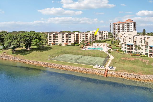 372 Golfview Road 403, North Palm Beach, FL 33408
