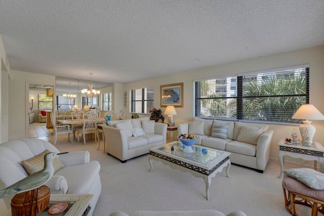 372 Golfview Road 403, North Palm Beach, FL 33408