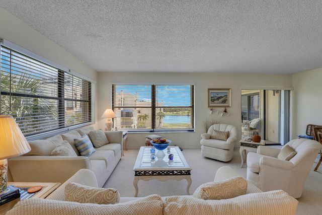 372 Golfview Road 403, North Palm Beach, FL 33408