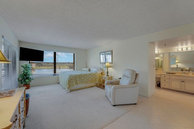 372 Golfview Road 403, North Palm Beach, FL 33408