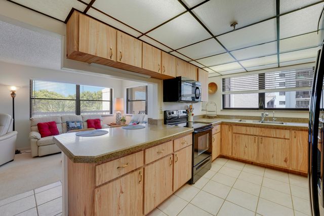 372 Golfview Road 403, North Palm Beach, FL 33408