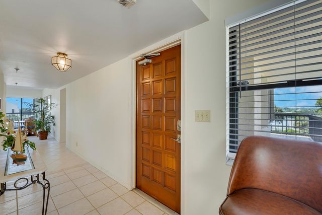 372 Golfview Road 403, North Palm Beach, FL 33408