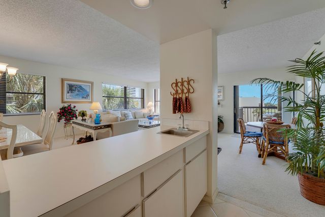 372 Golfview Road 403, North Palm Beach, FL 33408