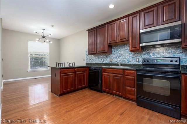 41351 N Maplewood Drive, Canton, MI 48187
