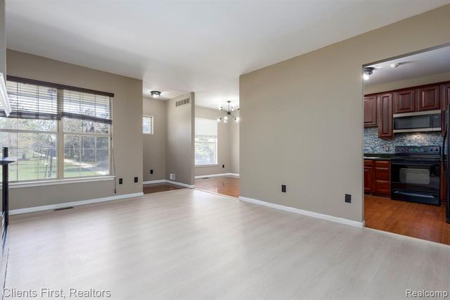 41351 N Maplewood Drive, Canton, MI 48187