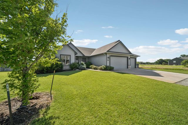 924 E Chukker Ln, Haysville, KS 67060