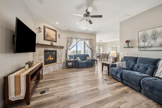 924 E Chukker Ln, Haysville, KS 67060