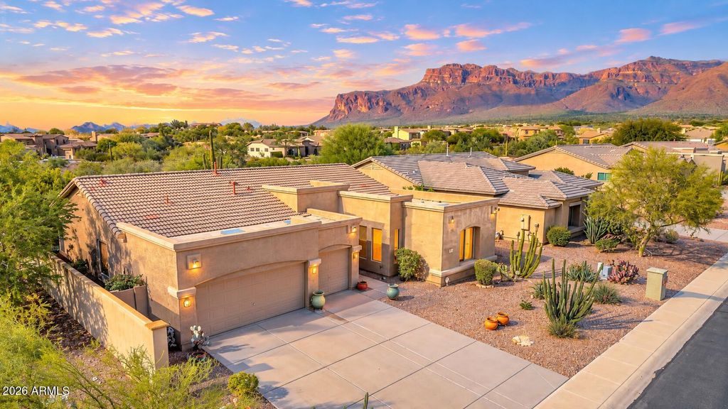 8206 E APACHE PLUMB Drive, Gold Canyon, AZ 85118 — exterior