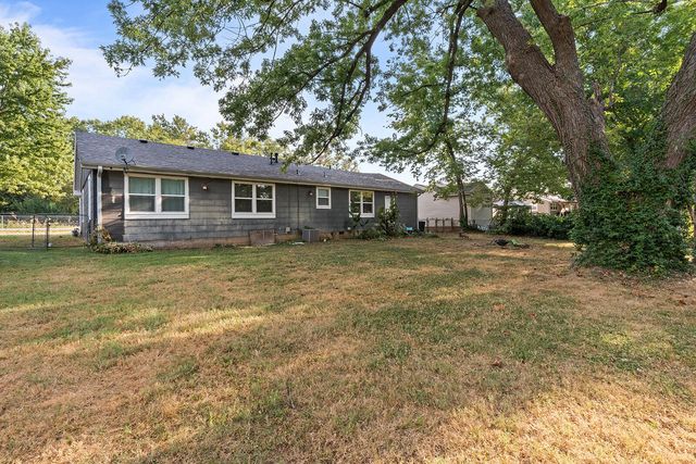 630 W Broadmoor Street, Springfield, MO 65807
