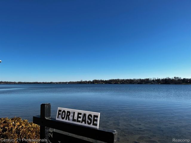 4997 Grand Court, West Bloomfield Charter Township, MI 48324