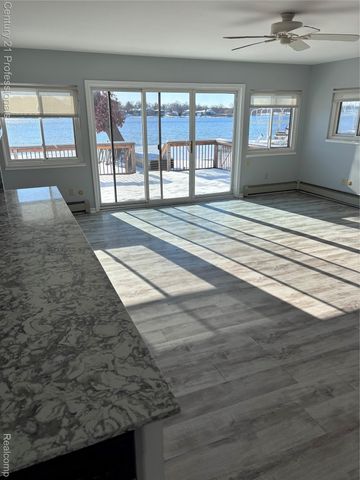 4997 Grand Court, West Bloomfield Charter Township, MI 48324