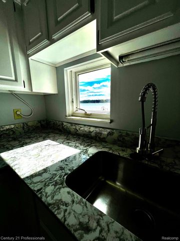 4997 Grand Court, West Bloomfield Charter Township, MI 48324