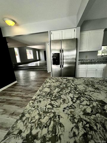 4997 Grand Court, West Bloomfield Charter Township, MI 48324