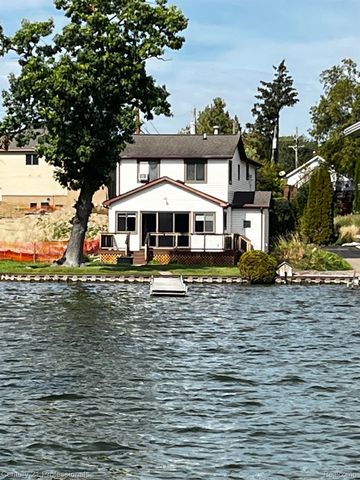 4997 Grand Court, West Bloomfield Charter Township, MI 48324