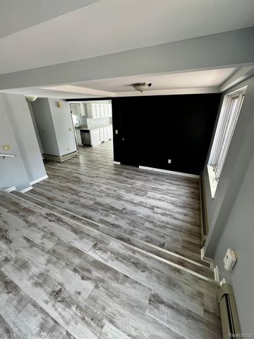 4997 Grand Court, West Bloomfield Charter Township, MI 48324