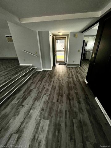 4997 Grand Court, West Bloomfield Charter Township, MI 48324