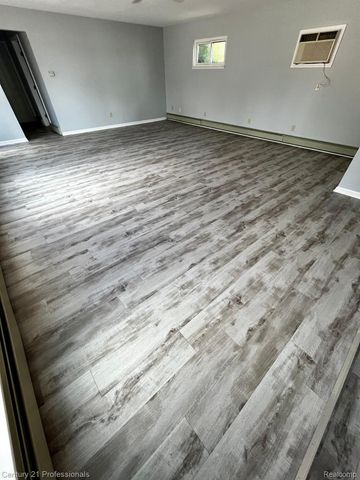 4997 Grand Court, West Bloomfield Charter Township, MI 48324