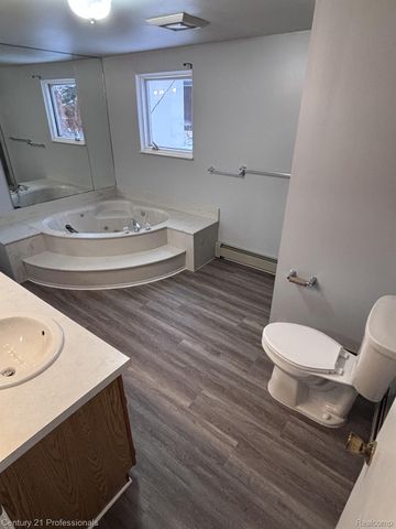 4997 Grand Court, West Bloomfield Charter Township, MI 48324