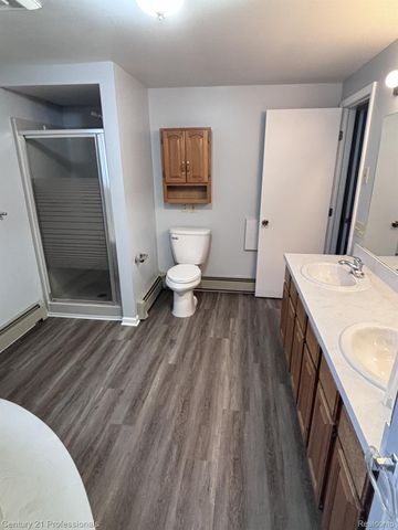 4997 Grand Court, West Bloomfield Charter Township, MI 48324