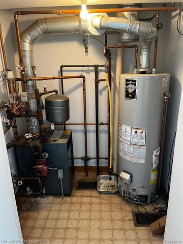 4997 Grand Court, West Bloomfield Charter Township, MI 48324