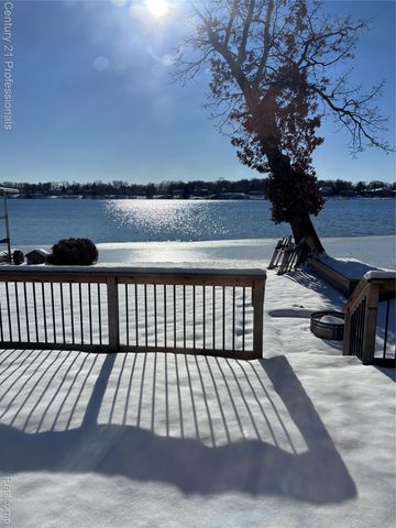 4997 Grand Court, West Bloomfield Charter Township, MI 48324