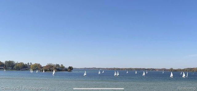 4997 Grand Court, West Bloomfield Charter Township, MI 48324