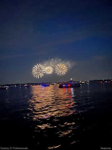 4997 Grand Court, West Bloomfield Charter Township, MI 48324