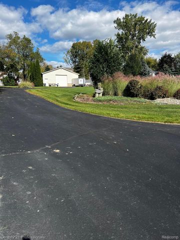 4997 Grand Court, West Bloomfield Charter Township, MI 48324