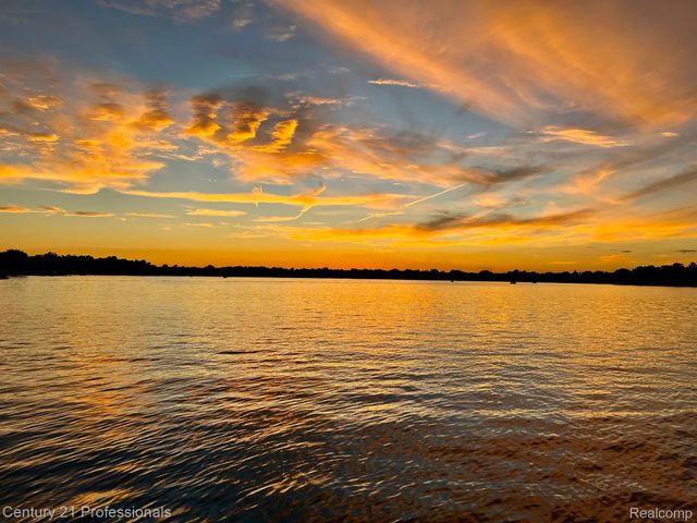 4997 Grand Court, West Bloomfield Charter Township, MI 48324