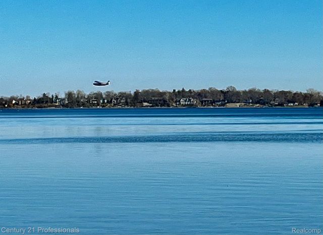 4997 Grand Court, West Bloomfield Charter Township, MI 48324