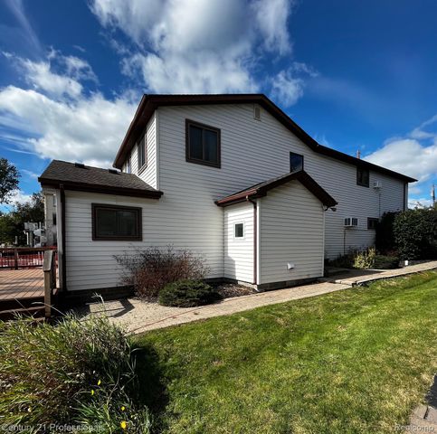 4997 Grand Court, West Bloomfield Charter Township, MI 48324