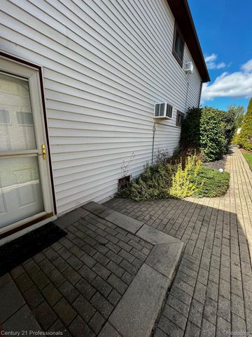 4997 Grand Court, West Bloomfield Charter Township, MI 48324