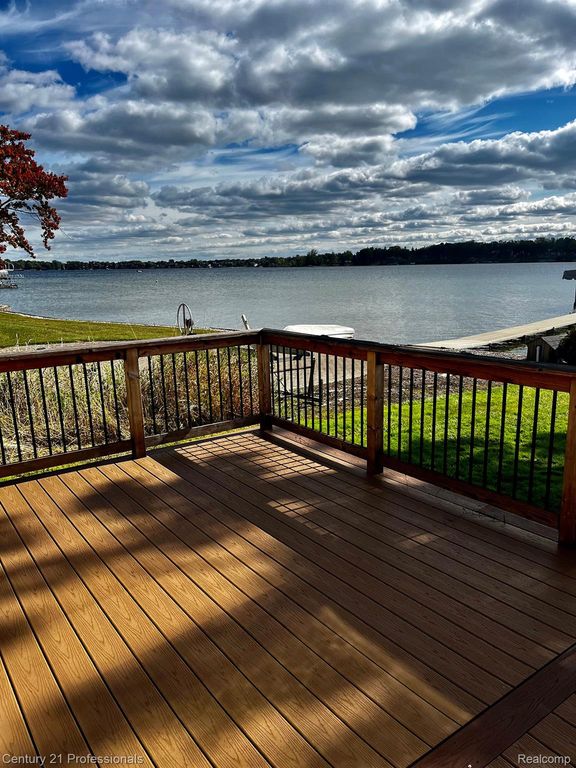 4997 Grand Court, West Bloomfield Charter Township, MI 48324