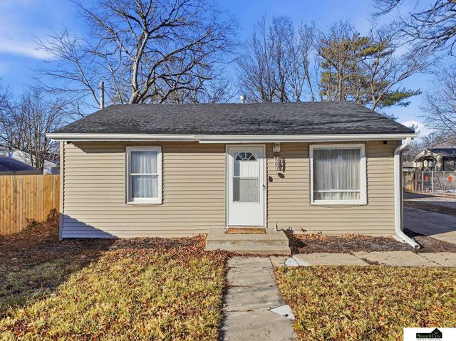 2721 N 38th Street, Lincoln, NE 68504