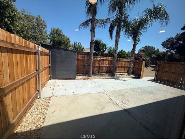 2397 N Apple Avenue, Rialto, CA 92377