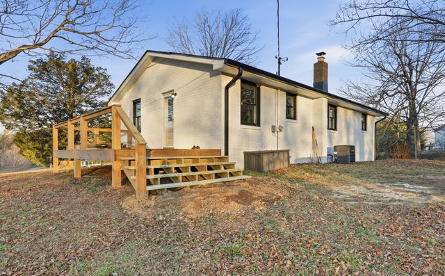 1360 Highway 49, E, Charlotte, TN 37036