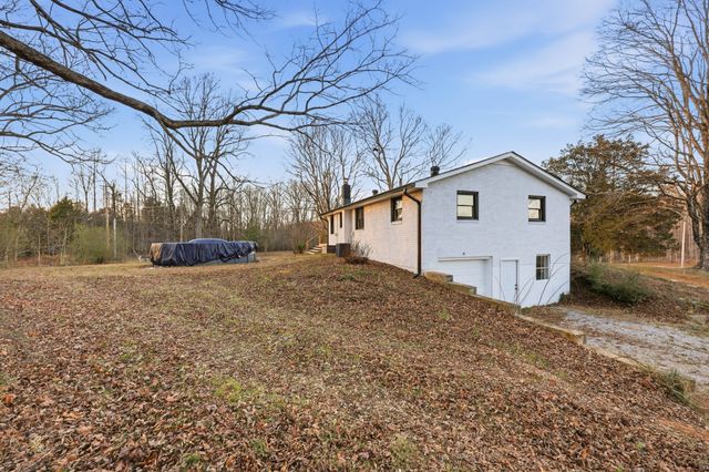 1360 Highway 49, E, Charlotte, TN 37036