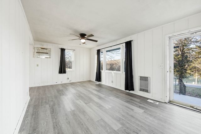 1360 Highway 49, E, Charlotte, TN 37036